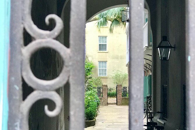 small-group-french-quarter-history-walking-tour-2