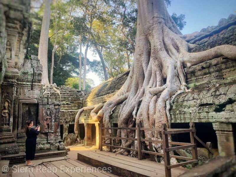 small-group-full-day-angkor-wat-guide-tour-with-sun-set