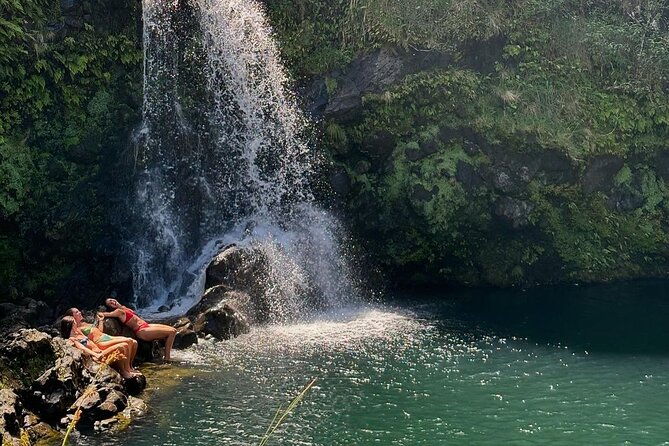 small-group-full-day-road-to-hana-adventure