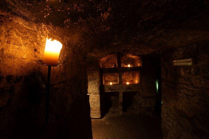small-group-ghostly-underground-vaults-tour-in-edinburgh