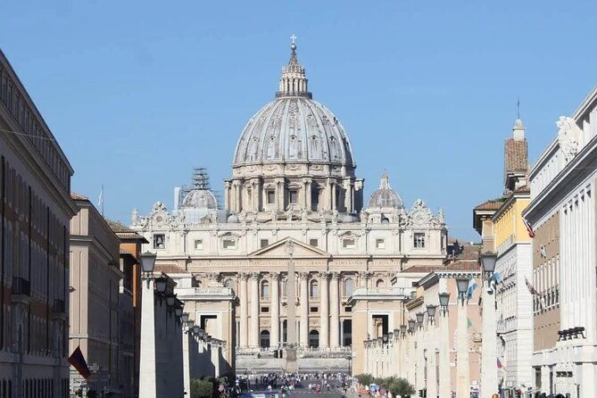 small-group-guided-tour-of-st-peter-basilica-2