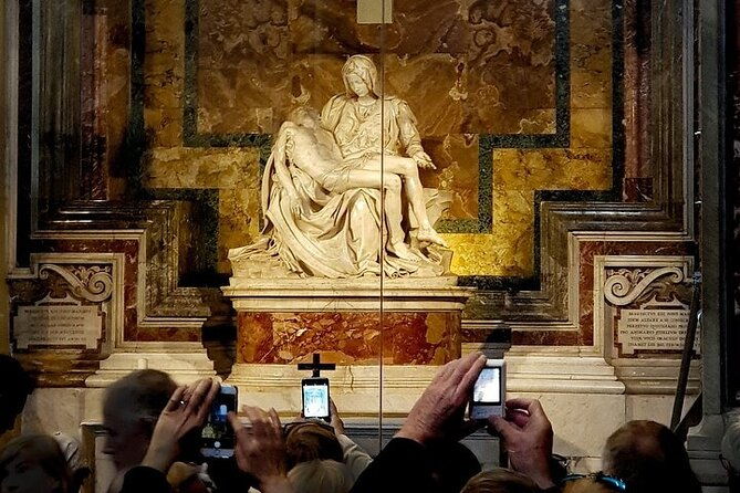 small-group-guided-tour-of-st-peter-basilica-2