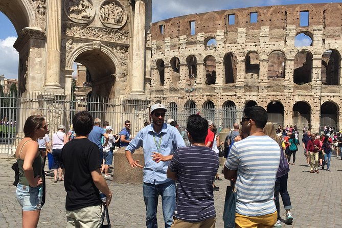 small-group-guided-tour-of-the-colosseum-with-roman-forum