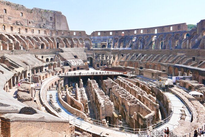small-group-guided-tour-of-the-colosseum-with-roman-forum
