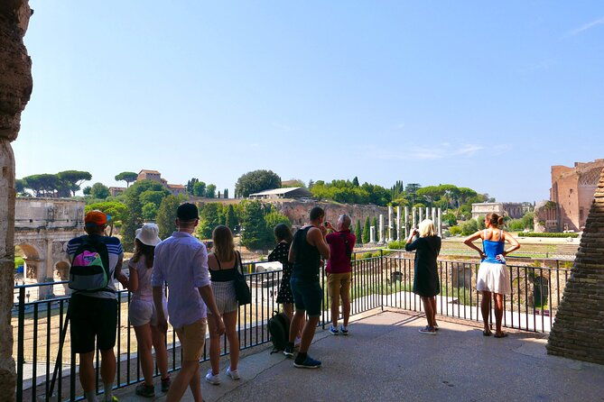 small-group-guided-tour-of-the-colosseum-with-roman-forum