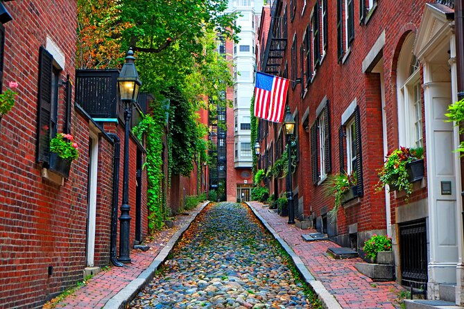 small-group-guided-walking-tour-of-boston-with-boat-cruise
