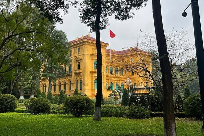 Small-group Hanoi Highlights Weekend Walking Tour - Exploring the Itinerary in Detail
