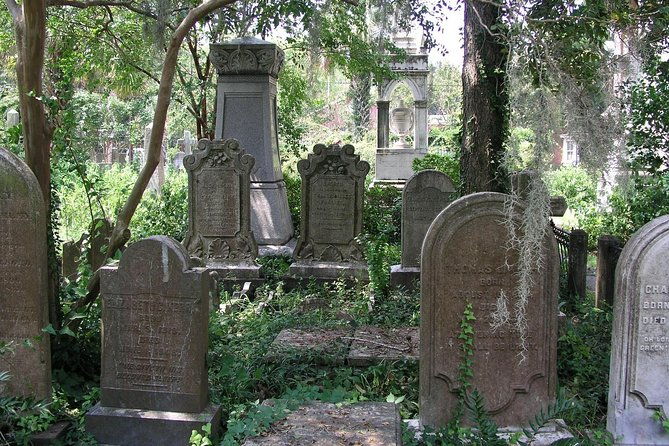 small-group-haunted-history-walking-tour-of-charleston