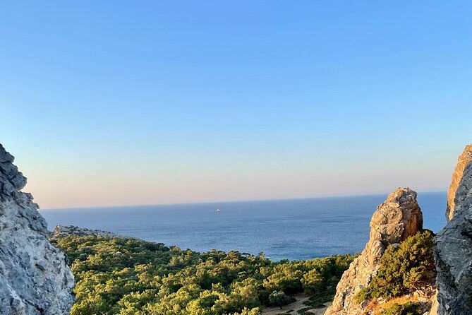 small-group-hiking-from-pefkos-to-navarone-bay-at-sunrise-2