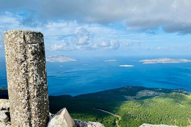 small-group-hiking-on-mount-akramitis-in-rhodes