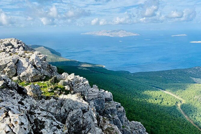 small-group-hiking-on-mount-akramitis-in-rhodes