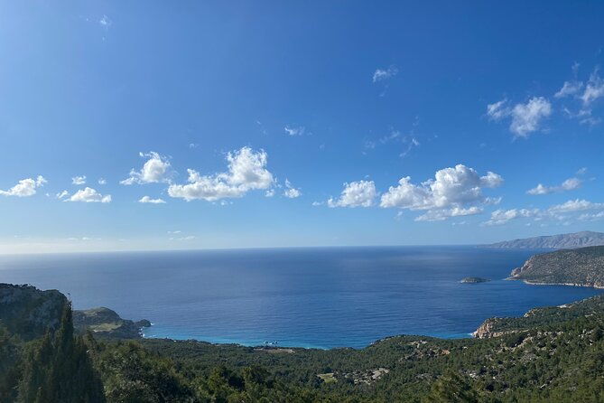 small-group-hiking-sunset-in-monolithos