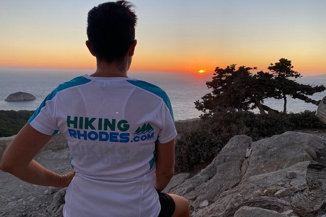 small-group-hiking-sunset-in-monolithos