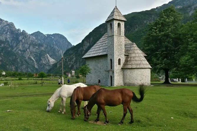 small-group-hiking-tour-theth-blue-eye-in-3-days