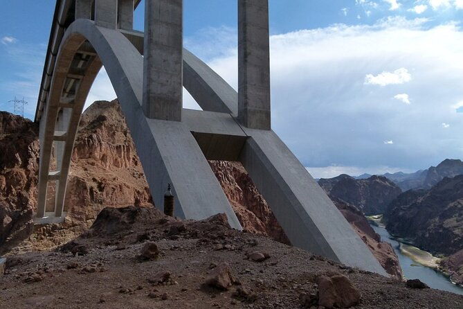 small-group-hoover-dam-powerplant-and-ocallahan-bridge-tour