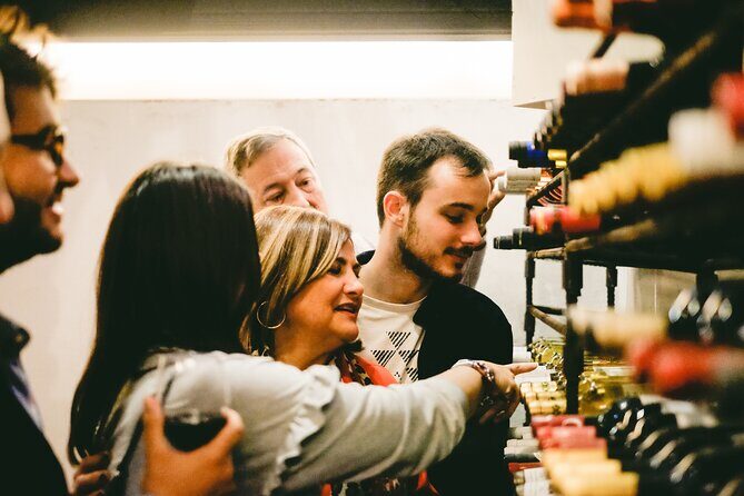 Small-group Jewish Quarter walking tour with tasty tapas & drinks - Key Points