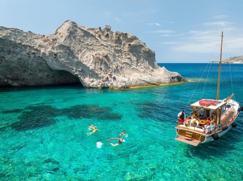Small group kaiki cruise to Antiparos & Despotiko with lunch - An Authentic Greek Sailing Experience