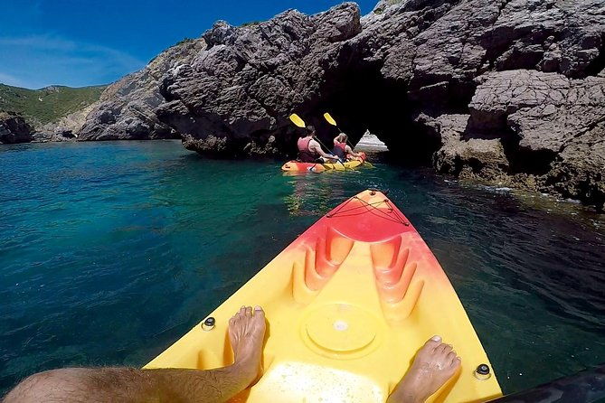 small-group-kayak-tour-along-sesimbra-arrabida-natural-park-2