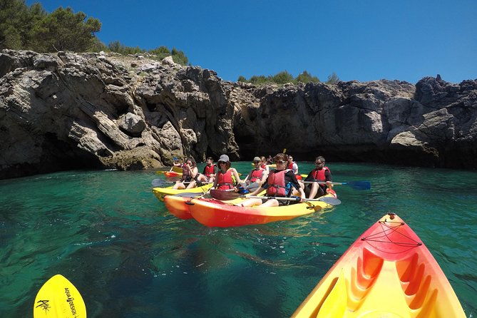 small-group-kayak-tour-along-sesimbra-arrabida-natural-park-2