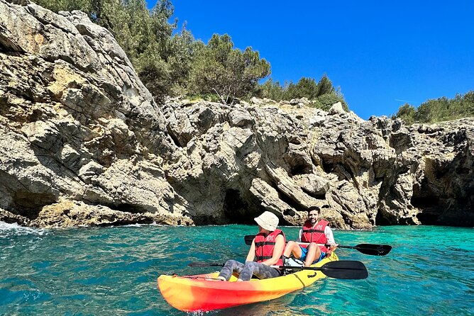 small-group-kayak-tour-along-sesimbra-arrabida-natural-park-2