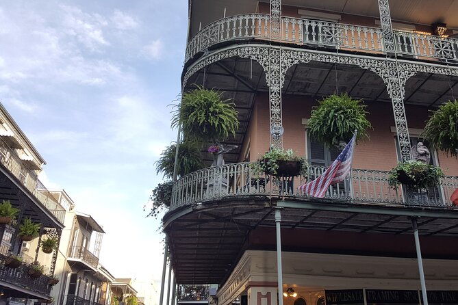 small-group-locals-guide-to-the-french-quarter-tour-2