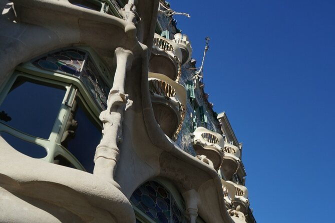 small-group-modernism-in-barcelona-walking-tour