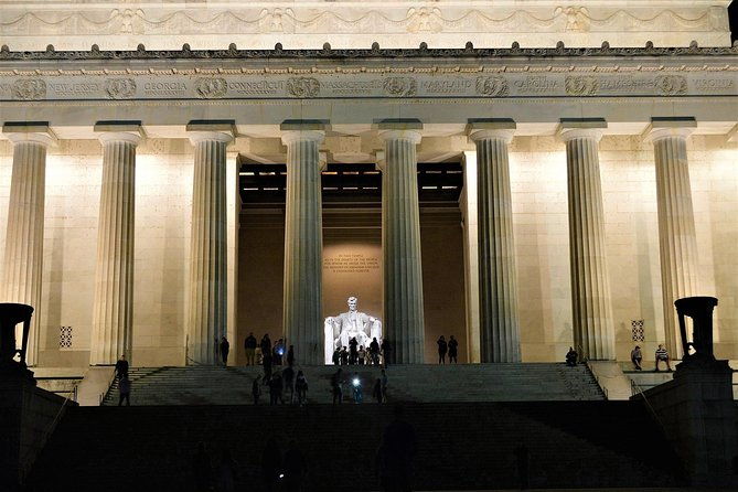small-group-national-mall-night-tour-with-10-top-attractions