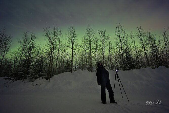 small-group-northern-lights-lodge-tours-from-fairbanks-solo-traveler-2