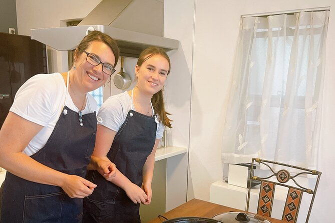 small-group-osaka-style-okonomiyaki-cooking-class