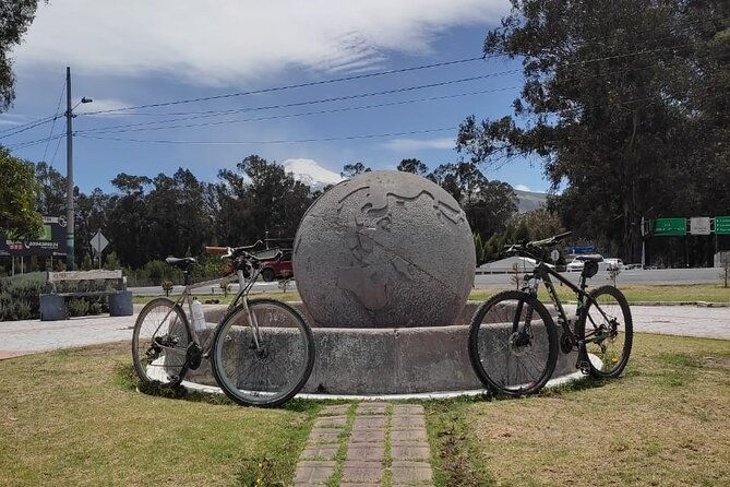 small-group-otavalo-market-and-middle-of-the-world-mountain-bike-tour-from-quito