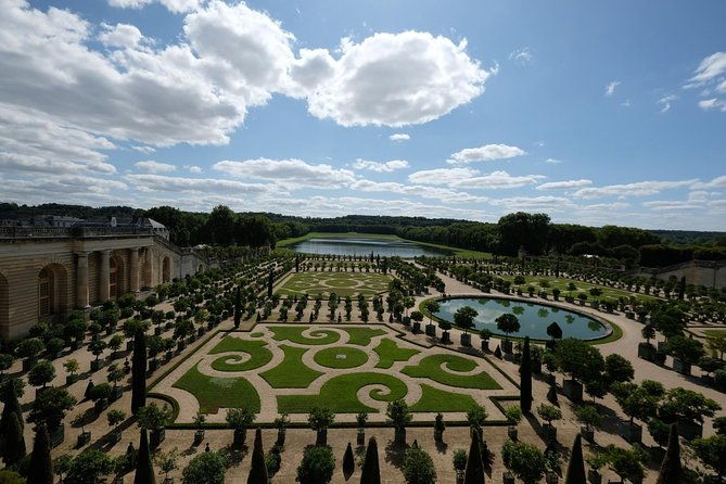 small-group-paris-to-versailles-guided-day-trip-garden-access