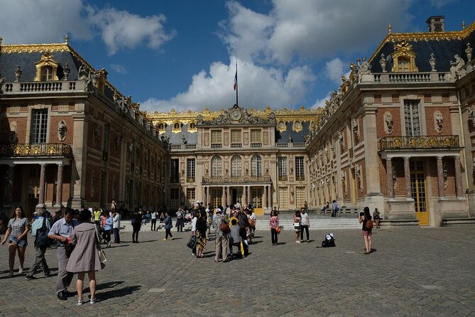 small-group-paris-to-versailles-guided-day-trip-garden-access