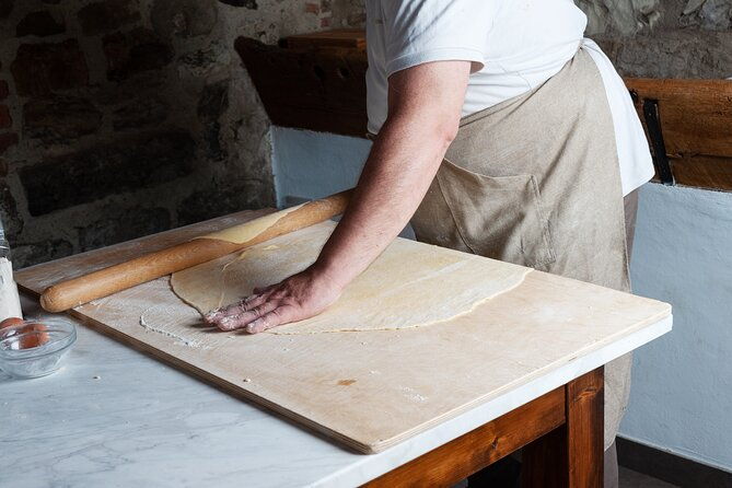 small-group-pasta-making-class-wine-tasting-in-a-tuscan-castle