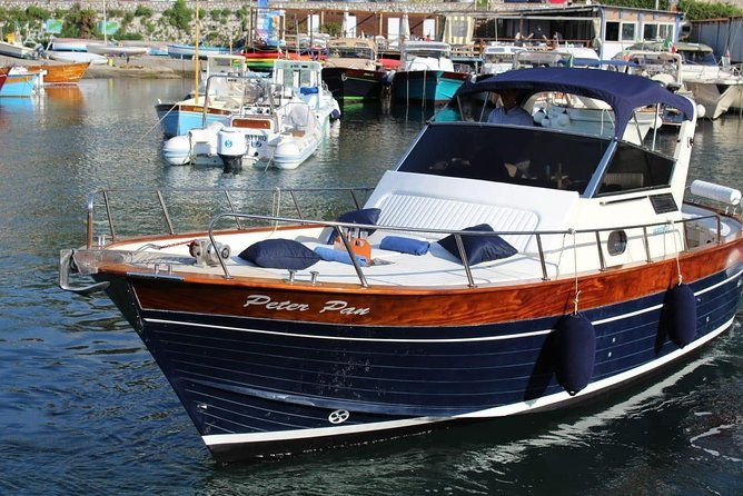 small-group-sailing-day-tour-to-capri-from-positano