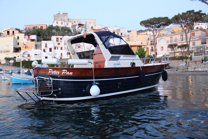 small-group-sailing-day-tour-to-capri-from-positano
