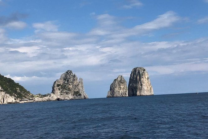 small-group-sailing-day-tour-to-capri-from-positano