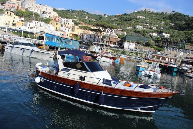 small-group-sailing-day-tour-to-capri-from-positano