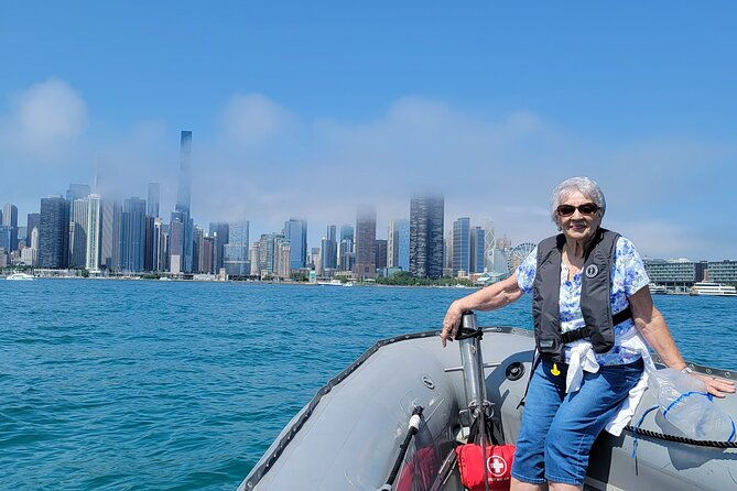 small-group-sightseeing-boat-tour-in-chicago