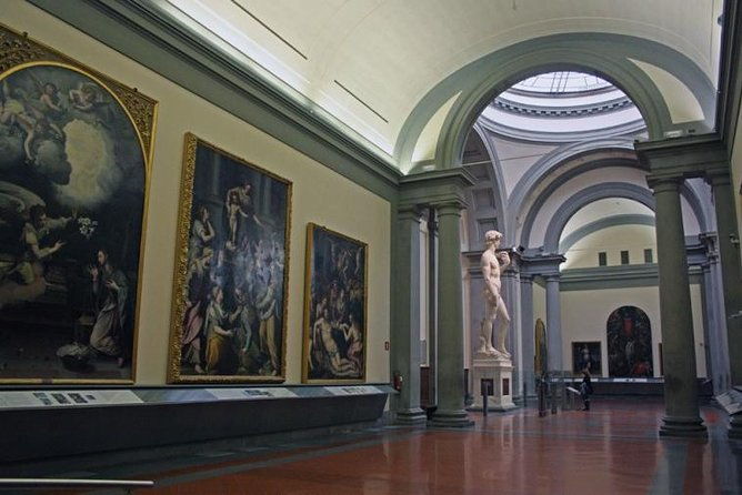 small-group-skip-the-line-galleria-della-accademia-guided-tour
