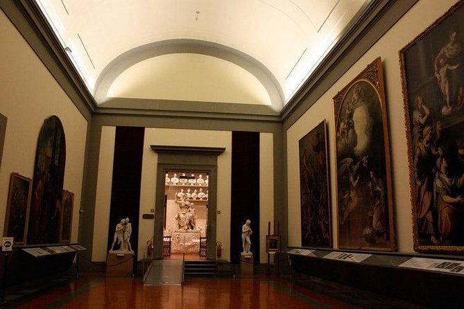 small-group-skip-the-line-galleria-della-accademia-guided-tour