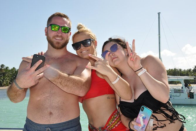 small-group-snorkeling-sharks-rays-encounter-at-punta-cana