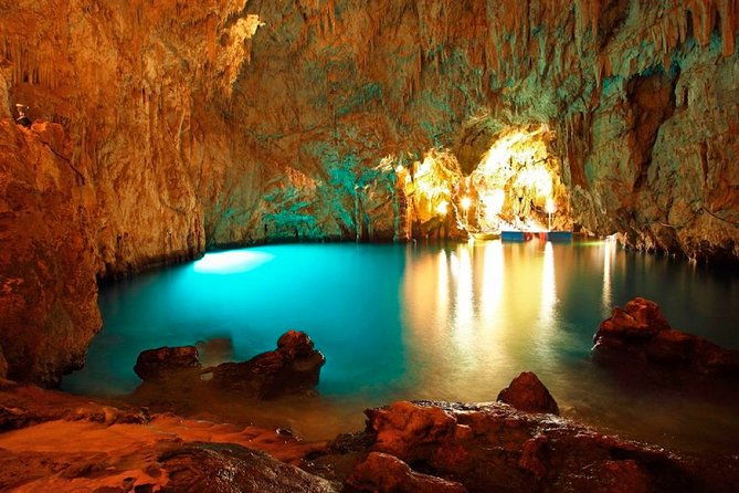 small-group-sorrento-and-amalfi-coast-boat-tour-with-local-host