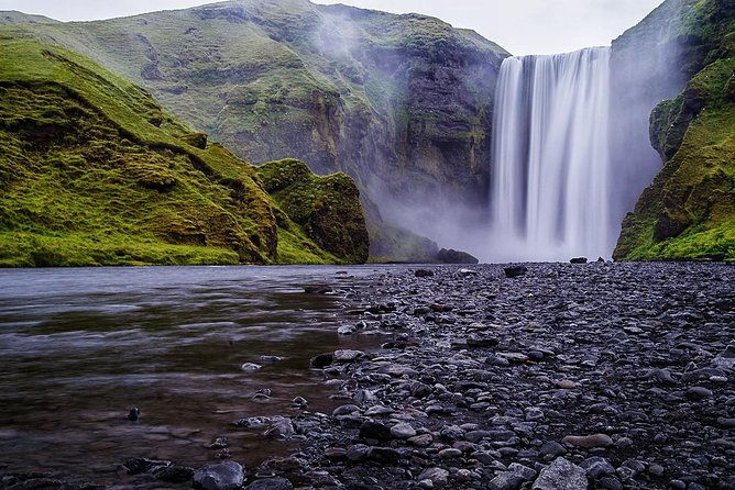 small-group-south-coast-of-iceland-glaciers-waterfalls-black-beaches