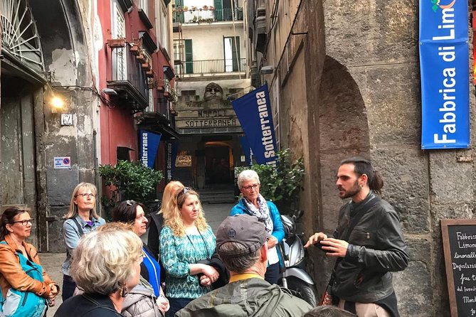 small-group-street-food-and-walking-tour-in-naples-4