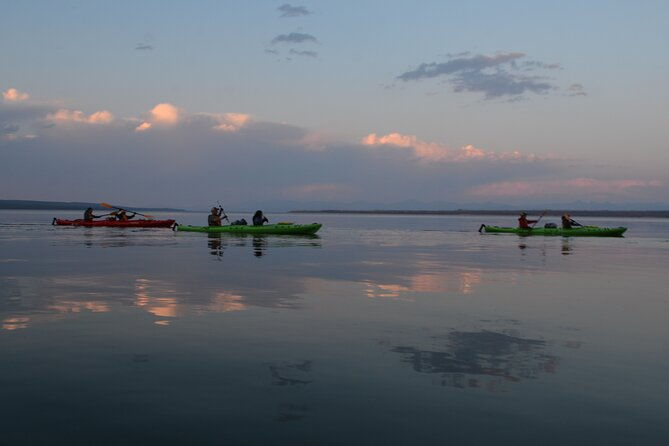 small-group-sunset-kayaking-tour-on-lake-yellowstone