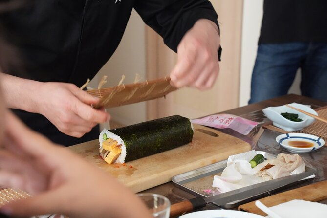small-group-sushi-roll-omelette-lesson-supermarket-tour