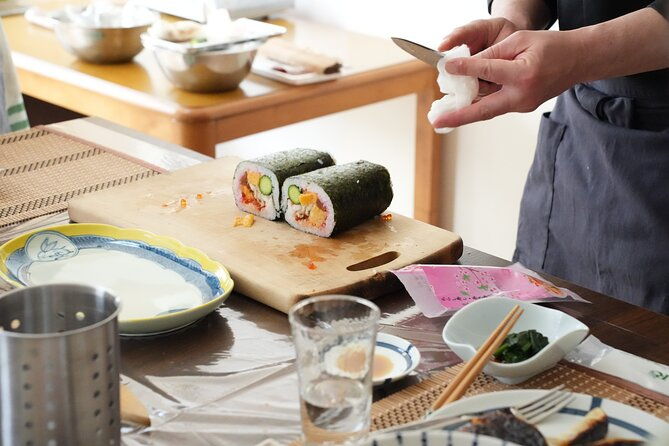 small-group-sushi-roll-omelette-lesson-supermarket-tour