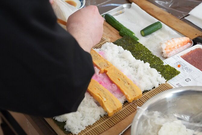 small-group-sushi-roll-omelette-lesson-supermarket-tour