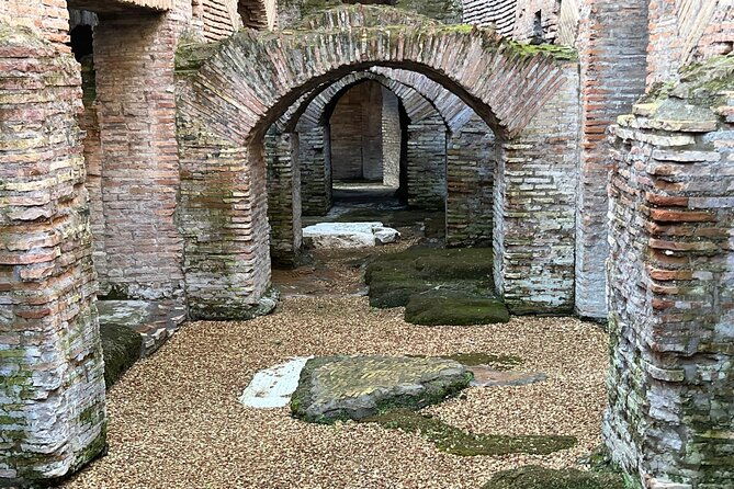 small-group-tour-colosseum-underground-up-to-6-people