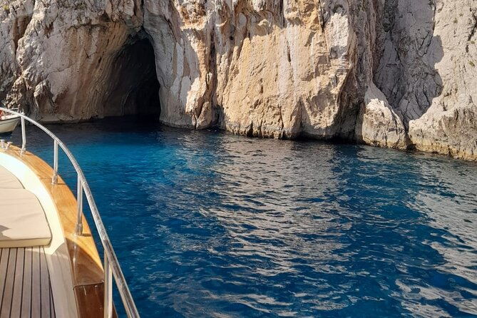 small-group-tour-from-salerno-to-capri-by-boat